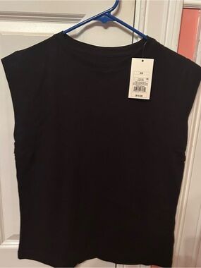 Women’s Sleeveless Black Crewneck Tank Top